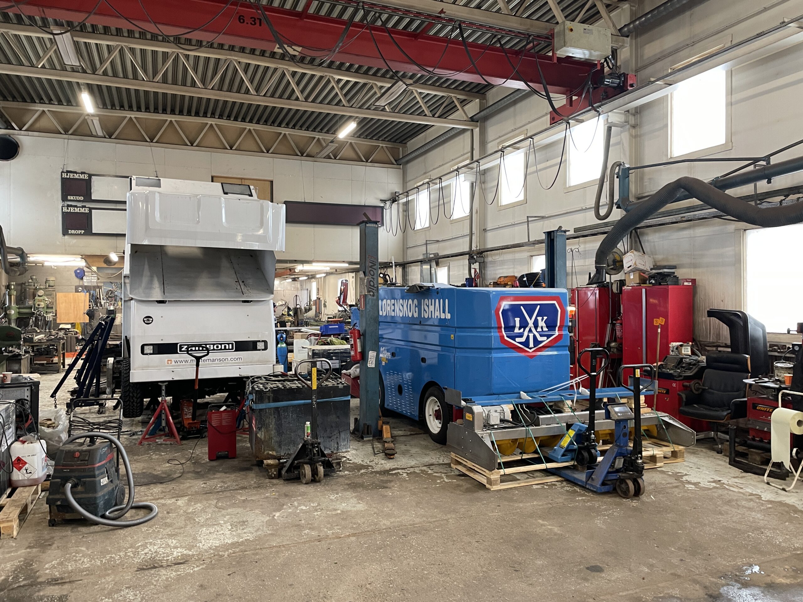 Verksted med ismaskin og serviceutstyr