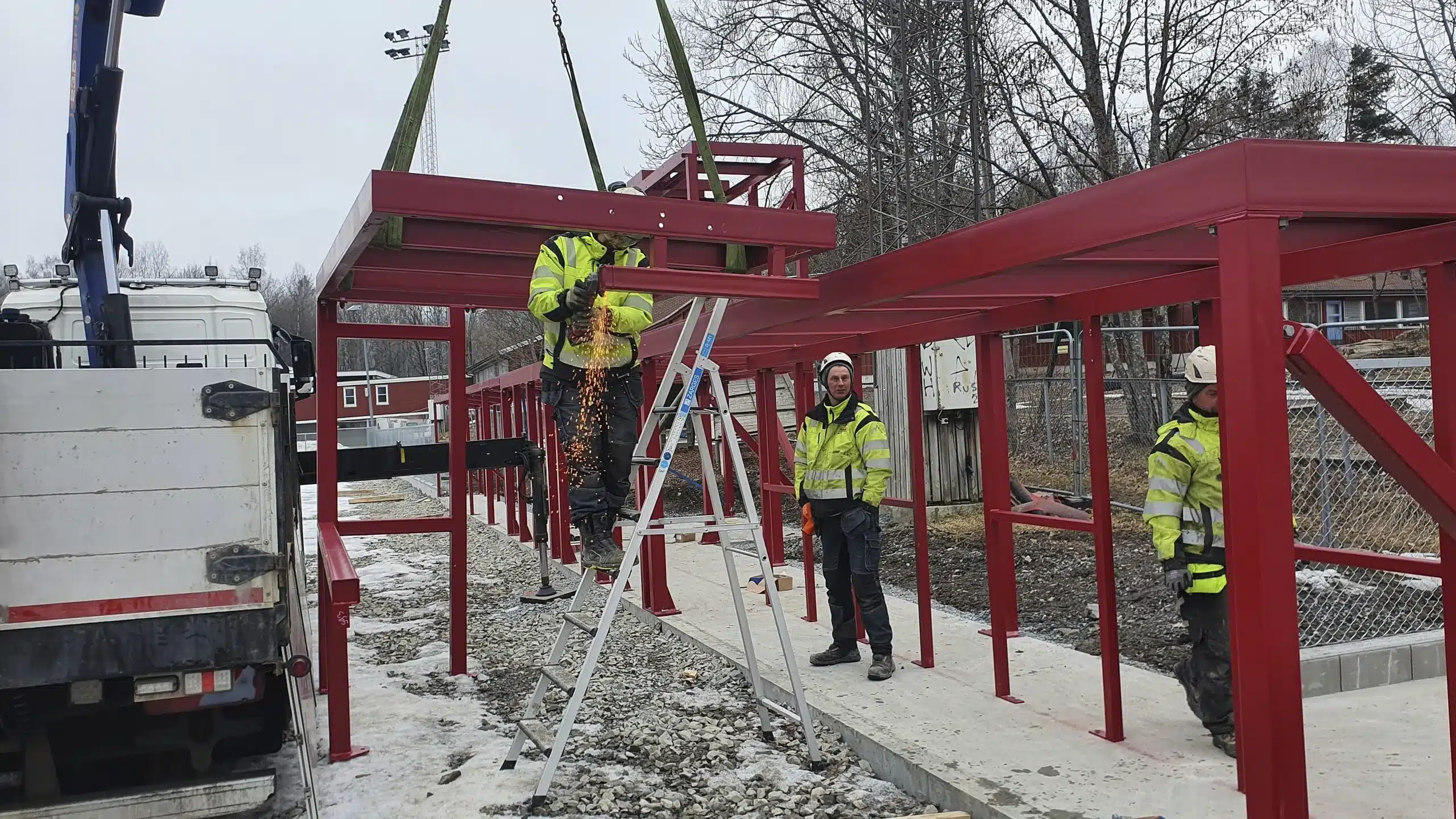 Stalbygg hallkonstruksjon for ishall under bygging