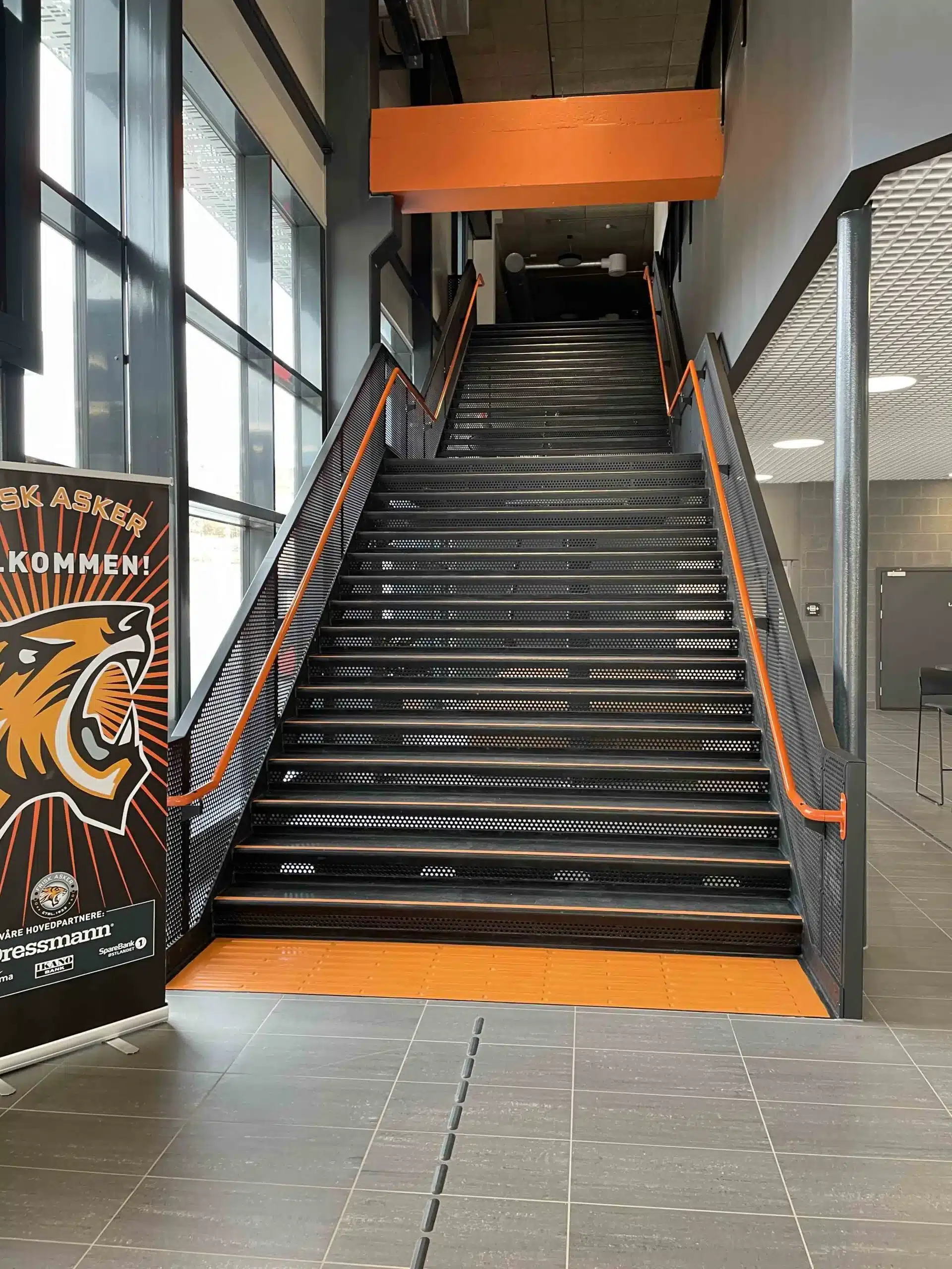 Varner Arena ishall innendors med ferdig is