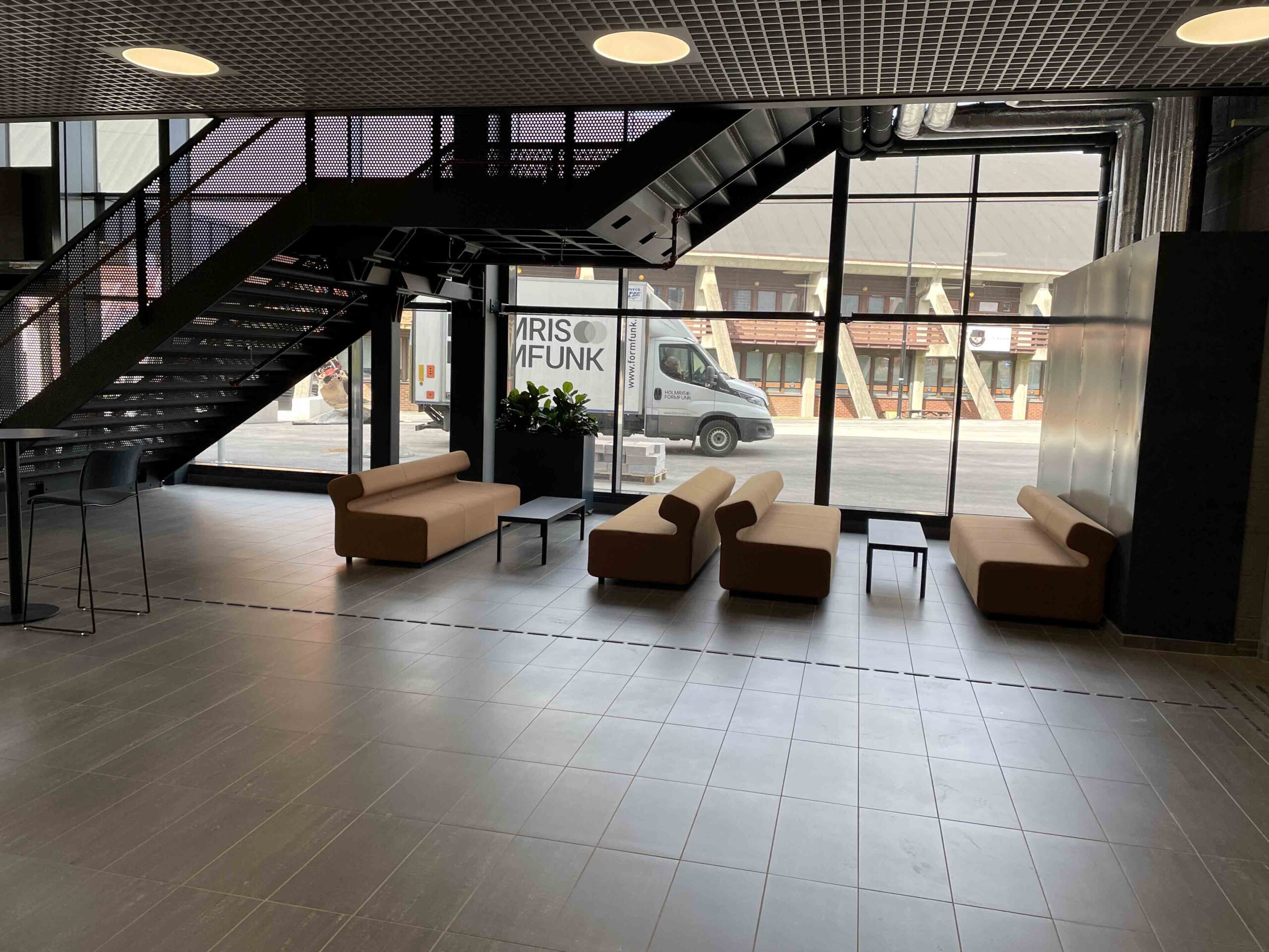 Varner Arena ishall med ferdig kunstisbane