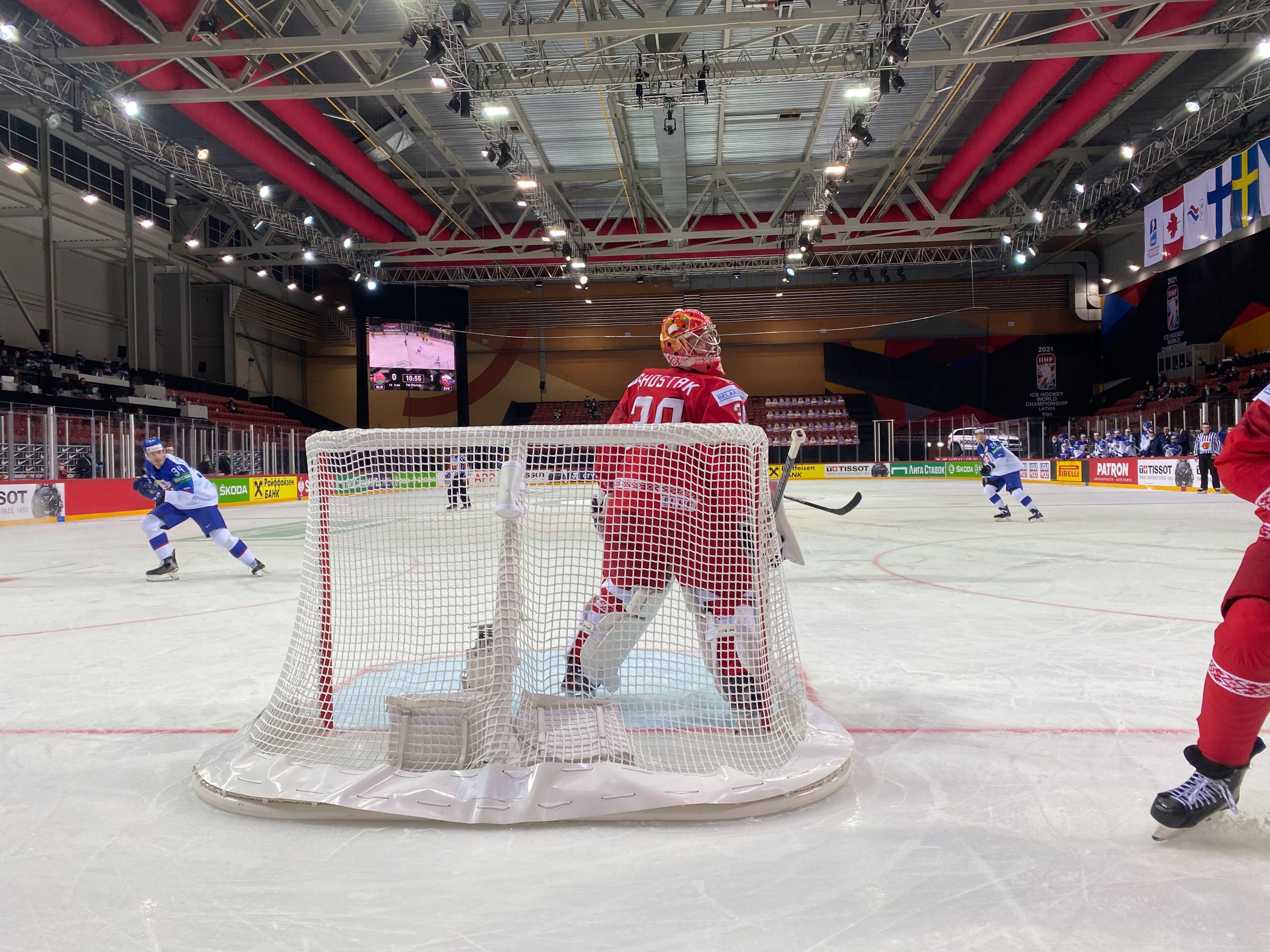 Ishockeykamp med mål og keeper