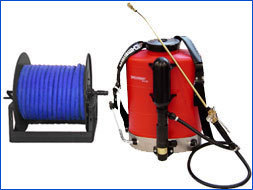 Jet Ice ryggsekksproyter med bla slange pa slangetrommel